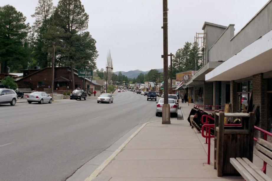Ruidoso, NM: Mid-town business district.
