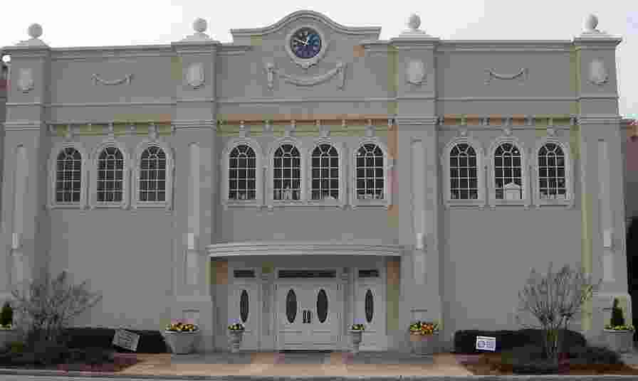 Sylacauga, AL: Blue Bell Creameries main entrance for tours & guests.