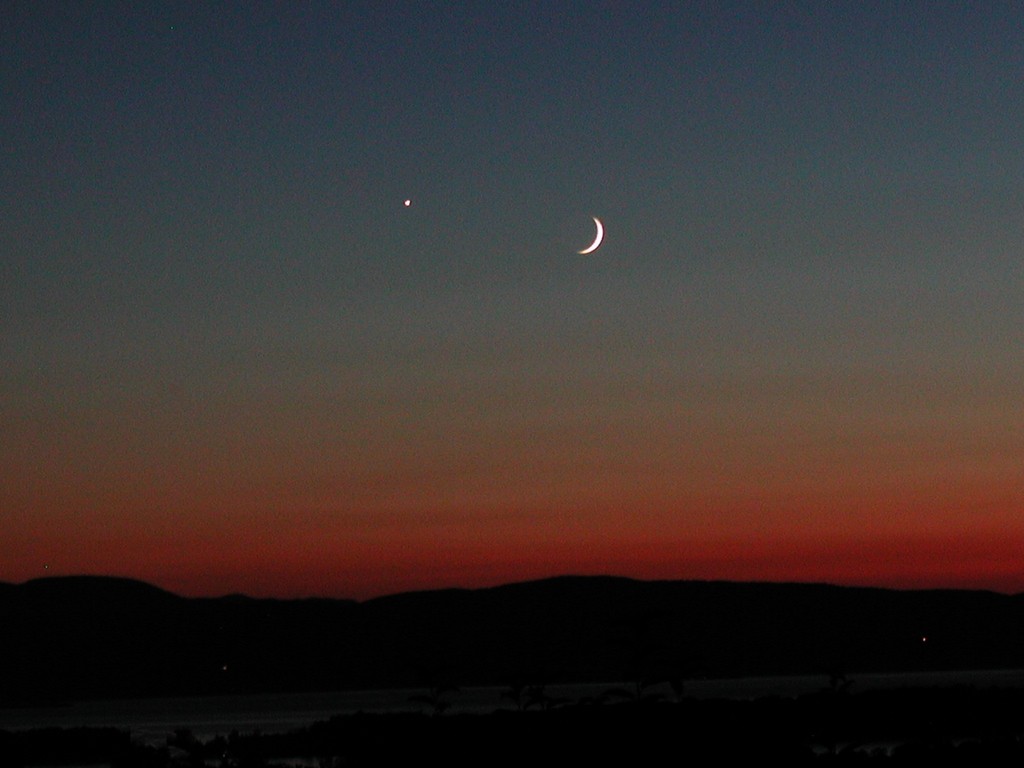 South Burlington, VT: Moon and Venus setting over the lake