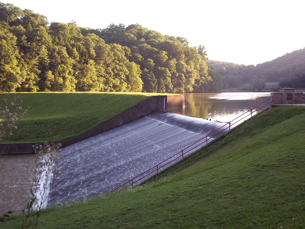 Beaver Falls, PA: Dam at Brady's Run, Beaver Falls,Pa Fall 2004