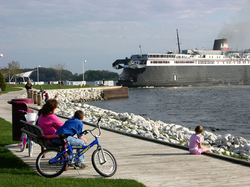 Ludington, MI: Lake Michigan Ferry docking maneuver- Ludington