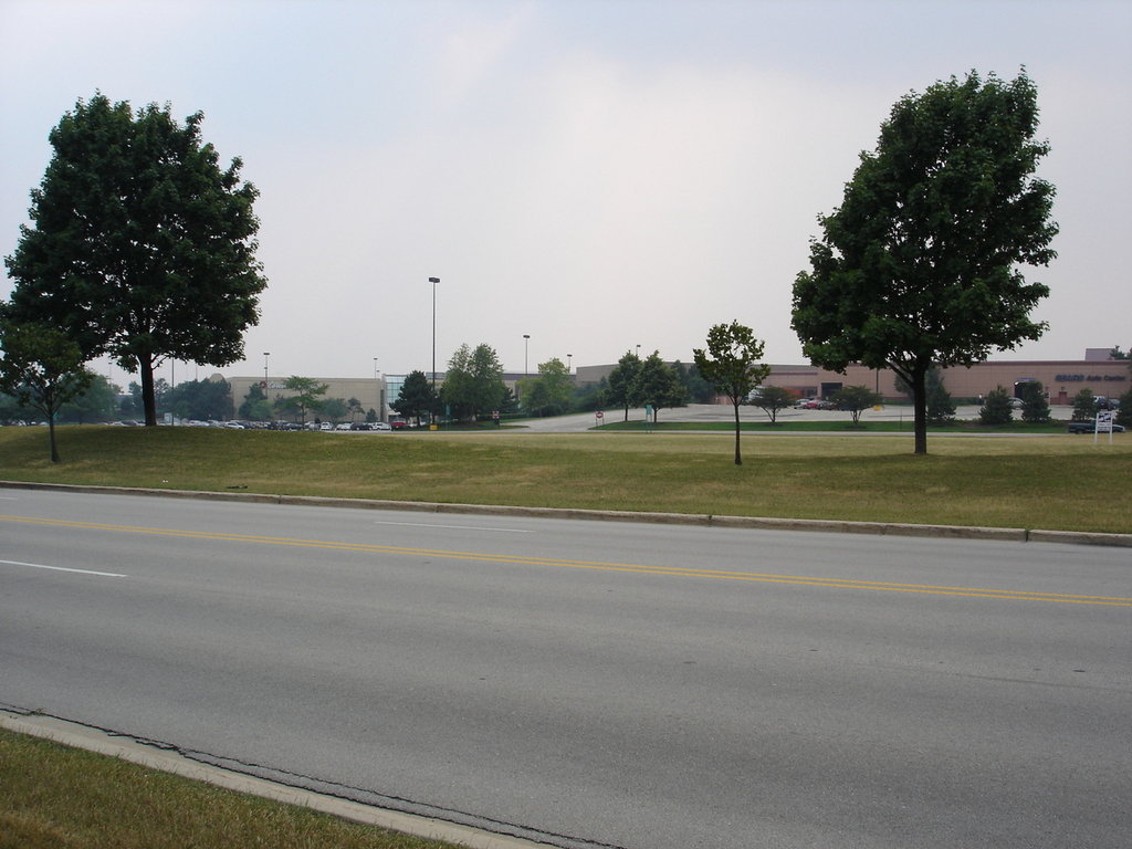 Bloomingdale, IL: A View of Stratford Square from Springfield Road. Carson Perie Scott (L), Sears (R)