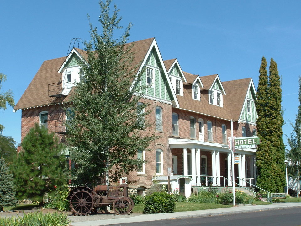 Waterville, WA: Old Hotel in Waterville