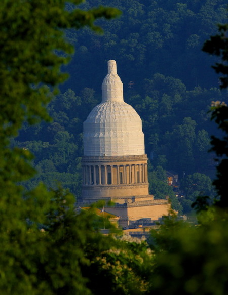 Charleston, WV: WV State Capitol being re-gilded