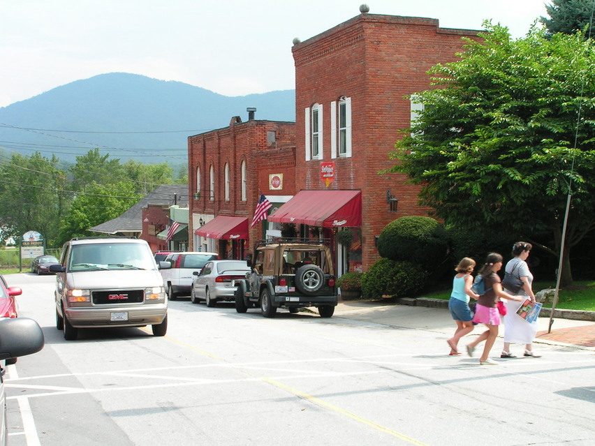 Black Mountain, NC: Cherrry Street shops and galleries