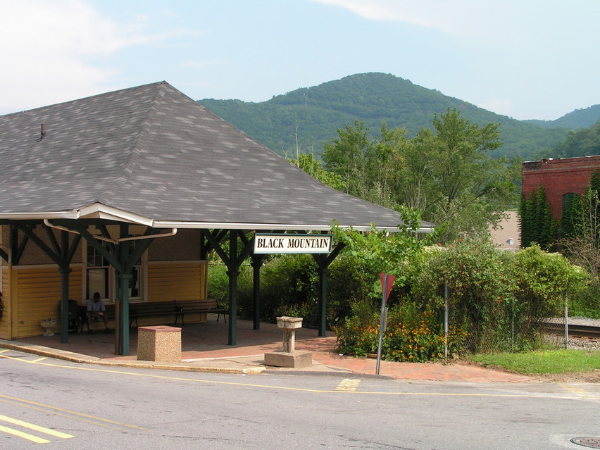 Black Mountain, NC: Old Depot and Craft Shop