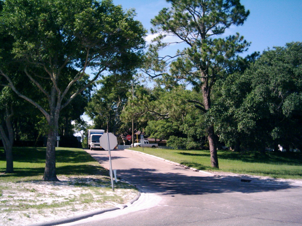 Pass Christian, MS: Menge Ave. view from the Gulf