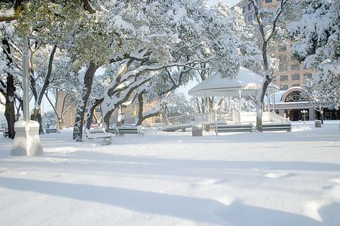 Victoria, TX: Downtown Gazeebo. December 25th, 2004. Snow In Victoria