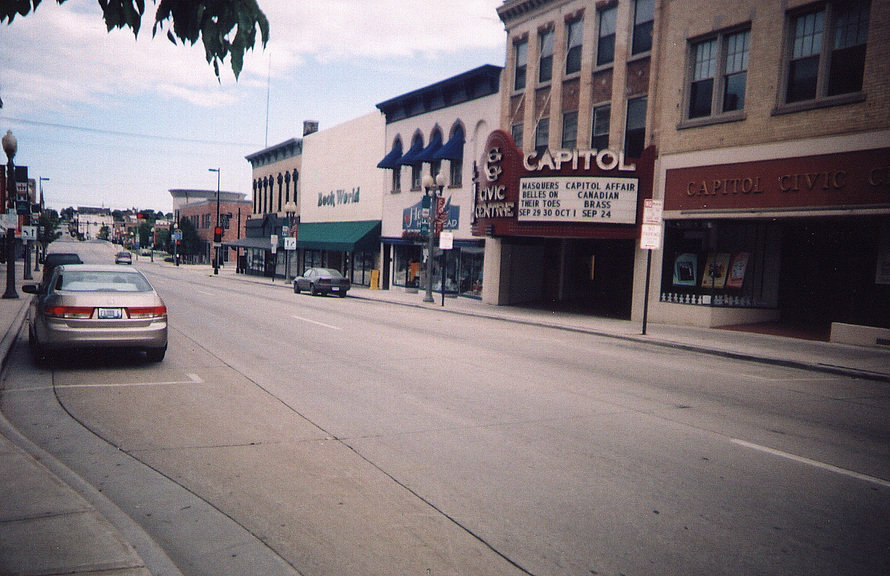 Manitowoc, WI: Downtown - early Sunday AM