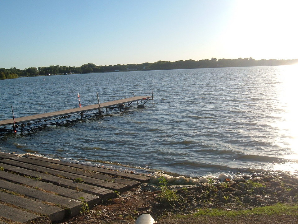 Waseca, MN: Clear lake: dock