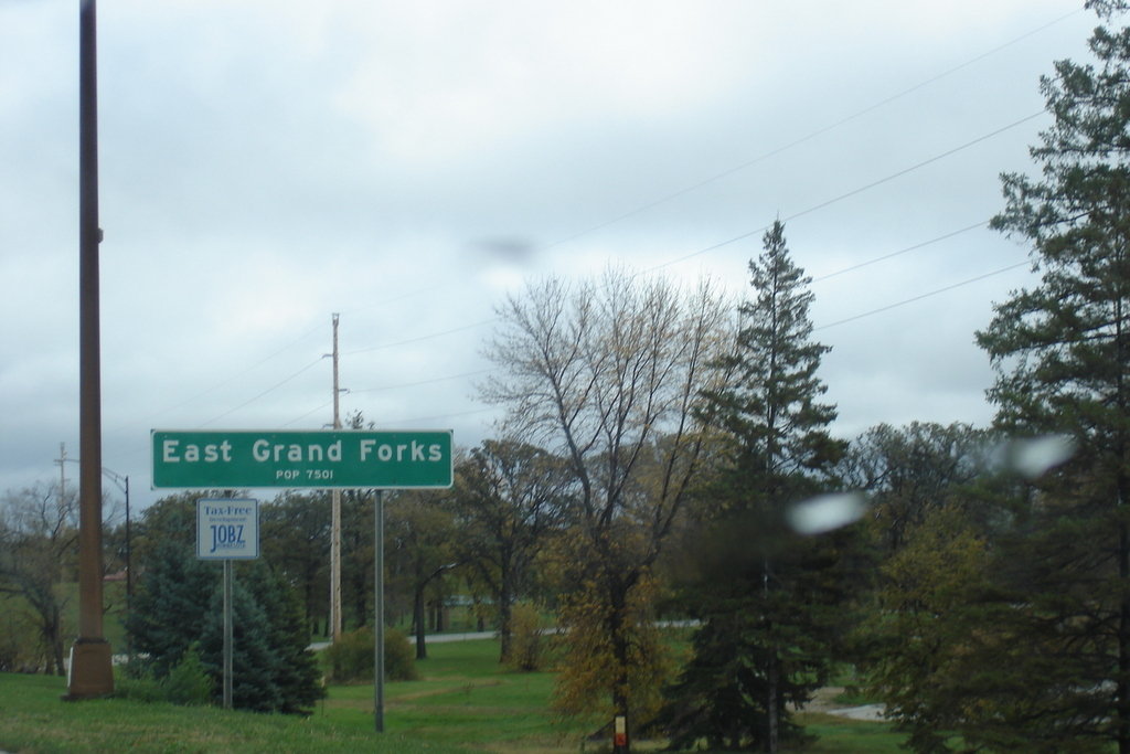 East Grand Forks, MN: East Grand Forks pop 7501