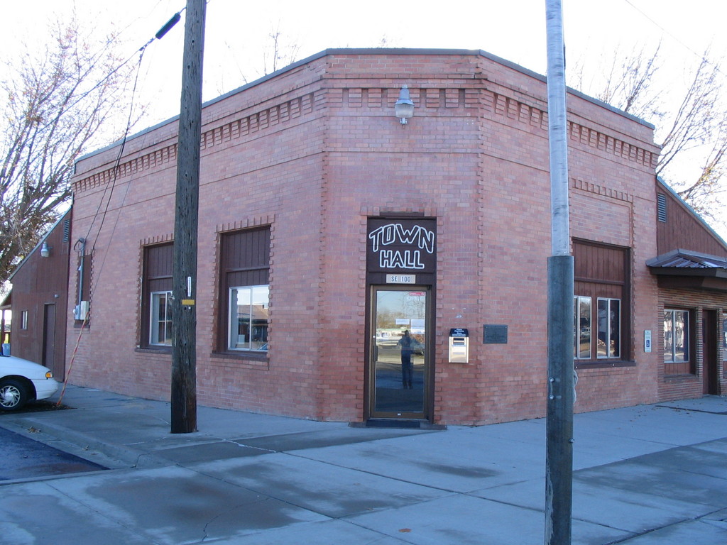 Creston, WA: town hall, old state bank