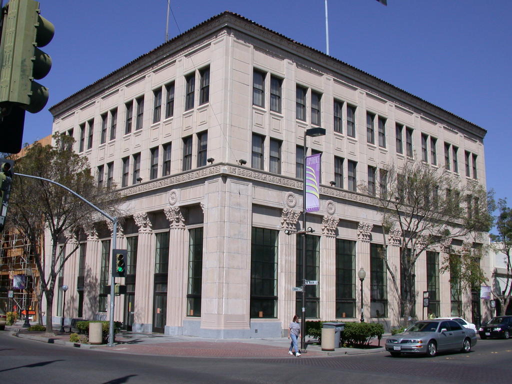 Merced, CA: the Mondo Bank building