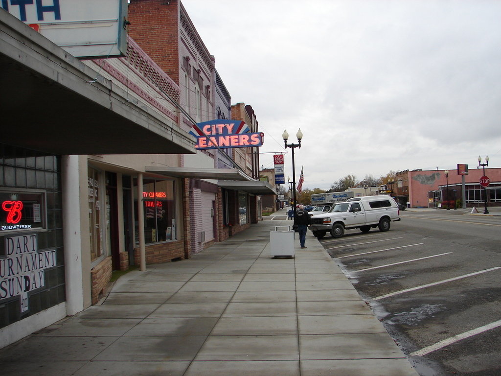 Payette, ID: DOWNTOWN PAYETTE ON A SUNDAY AFTERNOON.