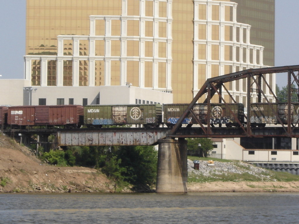 Shreveport, LA: view of a high-rise hotel from downtown Shreveport