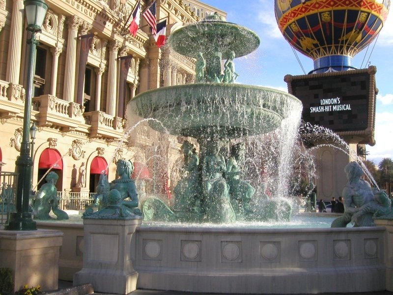 Las Vegas, NV: Fountain in front of Paris Hotel.