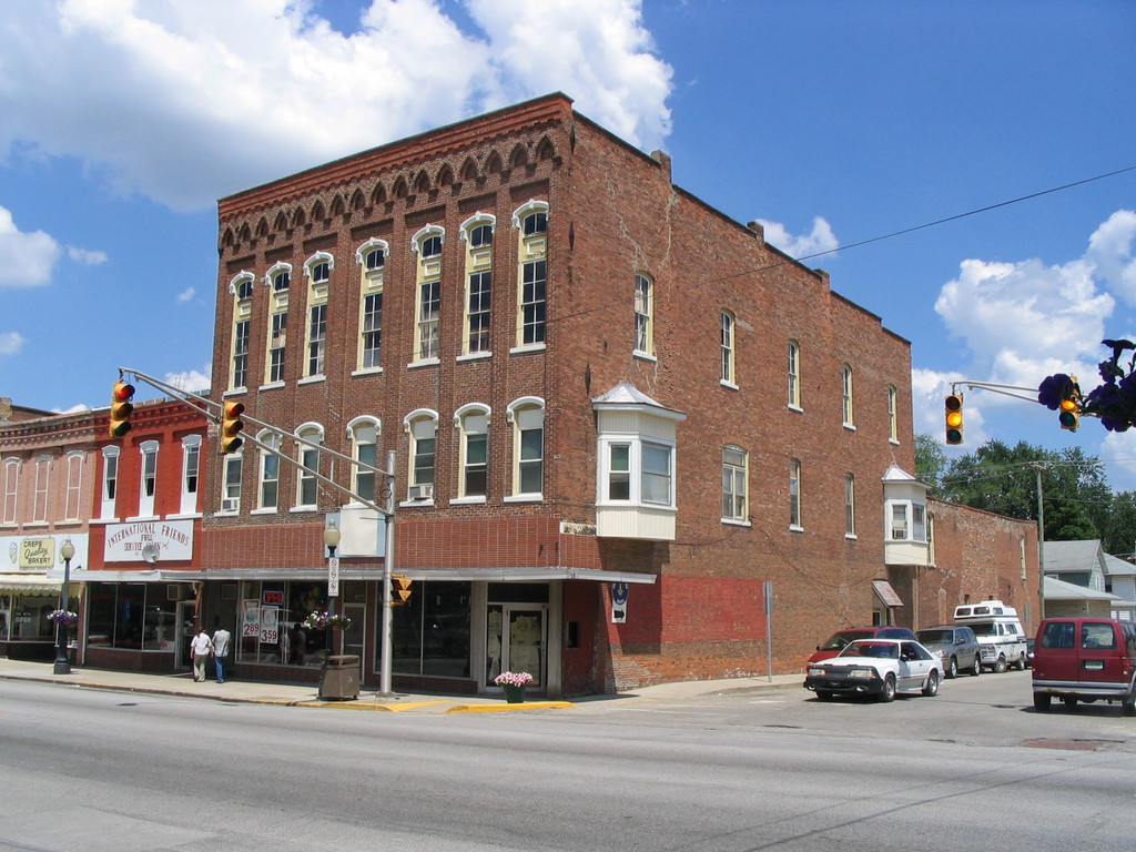 Ligonier, IN: prominant building downtown