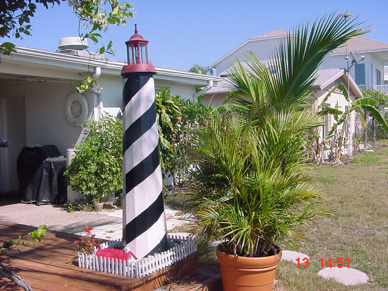 Palmetto, FL: Palmetto: Residential decor (lighthouse)