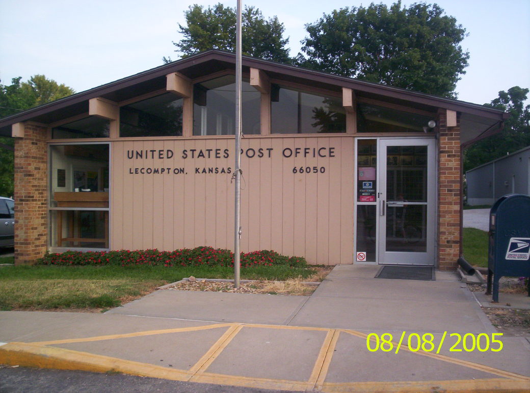 Lecompton, KS: Post Office