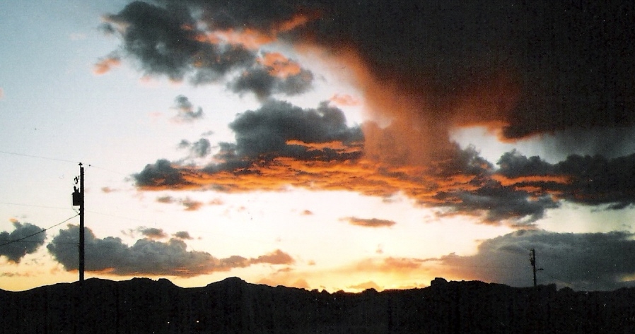 Golden Valley, AZ: Golden Valley sunset taken from our front door.