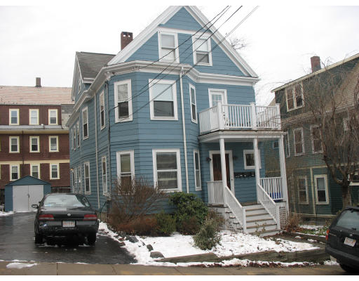 Somerville, MA: blue house