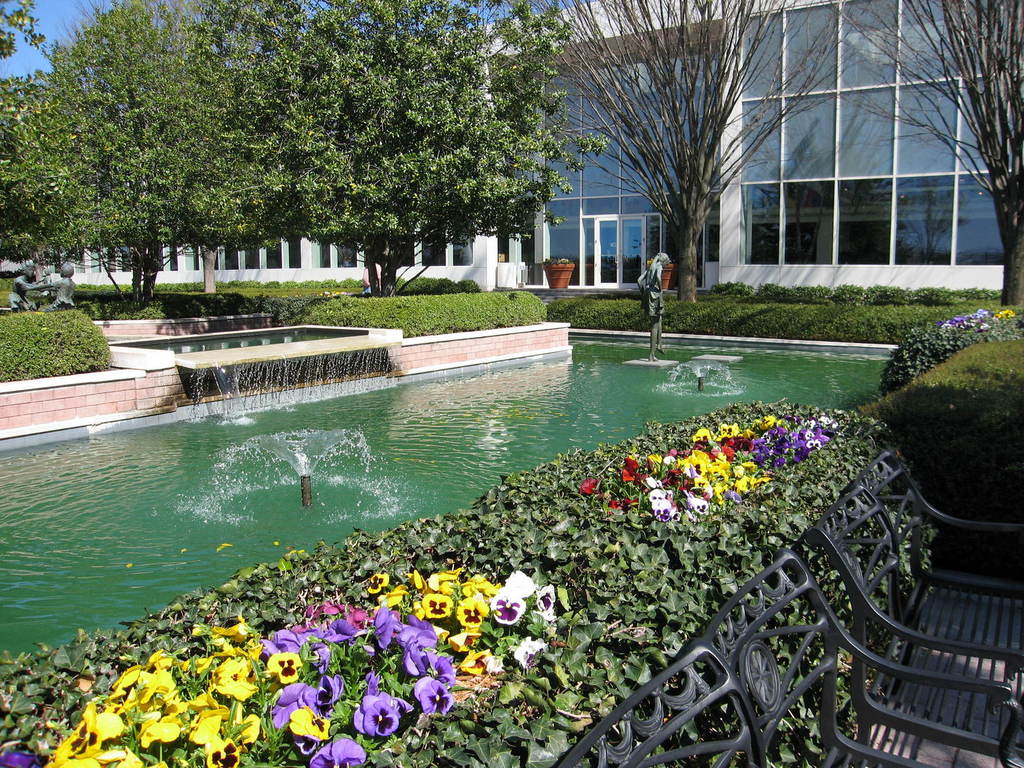 Greenville, SC: Outdoor area at Greenville-Spartanburg airport.