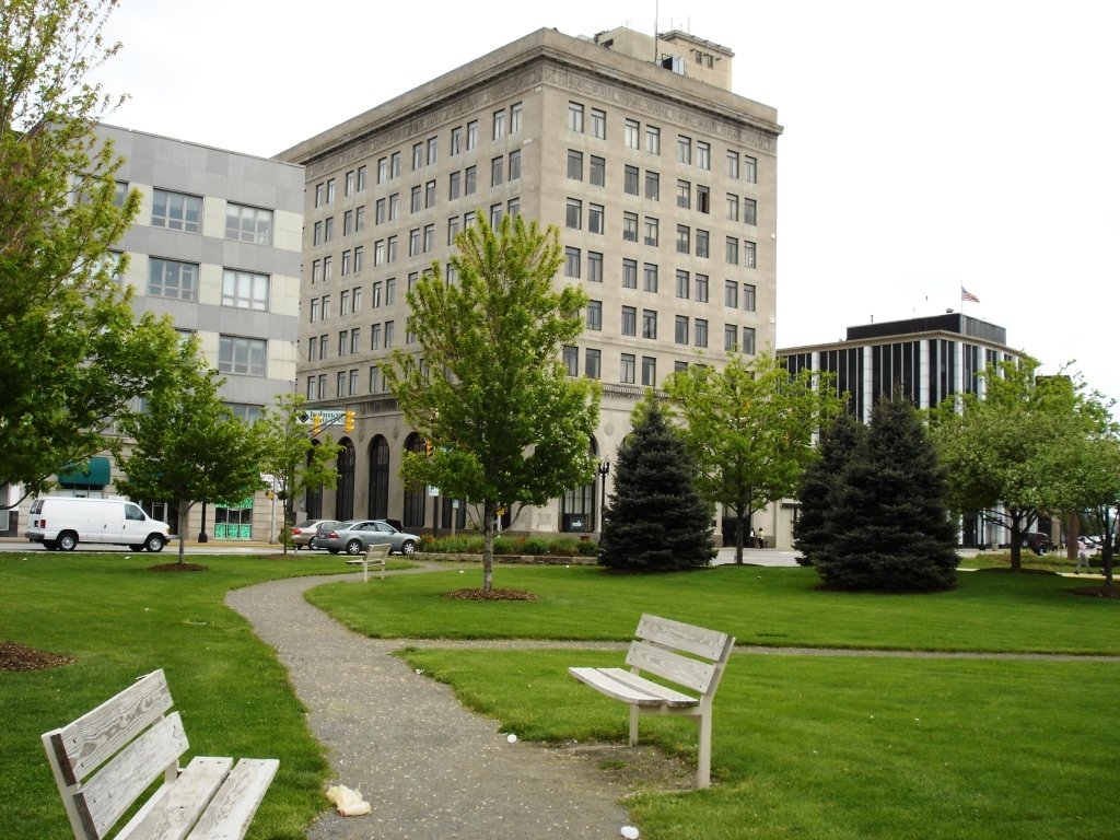 Hammond, IN: Bank Calumet is in the middle with Mercentile Bank just to the right