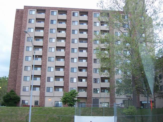 Bristol, TN: Fort Shelby Towers building - Bristol, TN (mid May 2006)