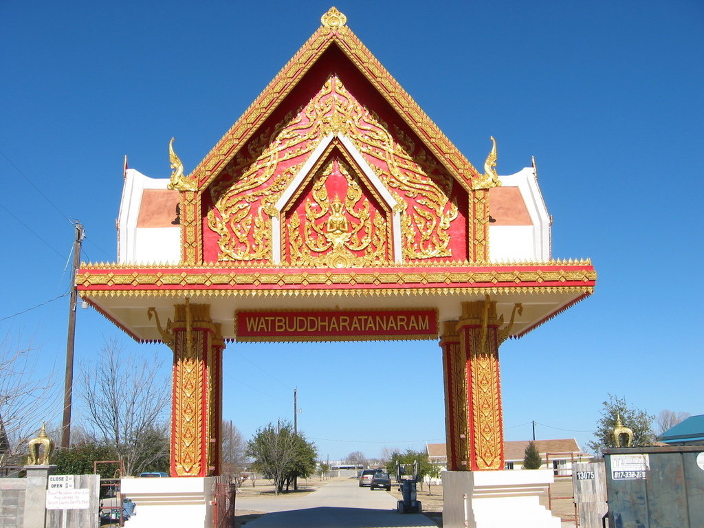 Keller, TX: Wat Buddharatanaram, ENTRANCE TO BUDDHIST TEMPLE
