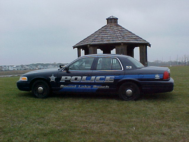 Round Lake Beach, IL: Police car at public gazebo