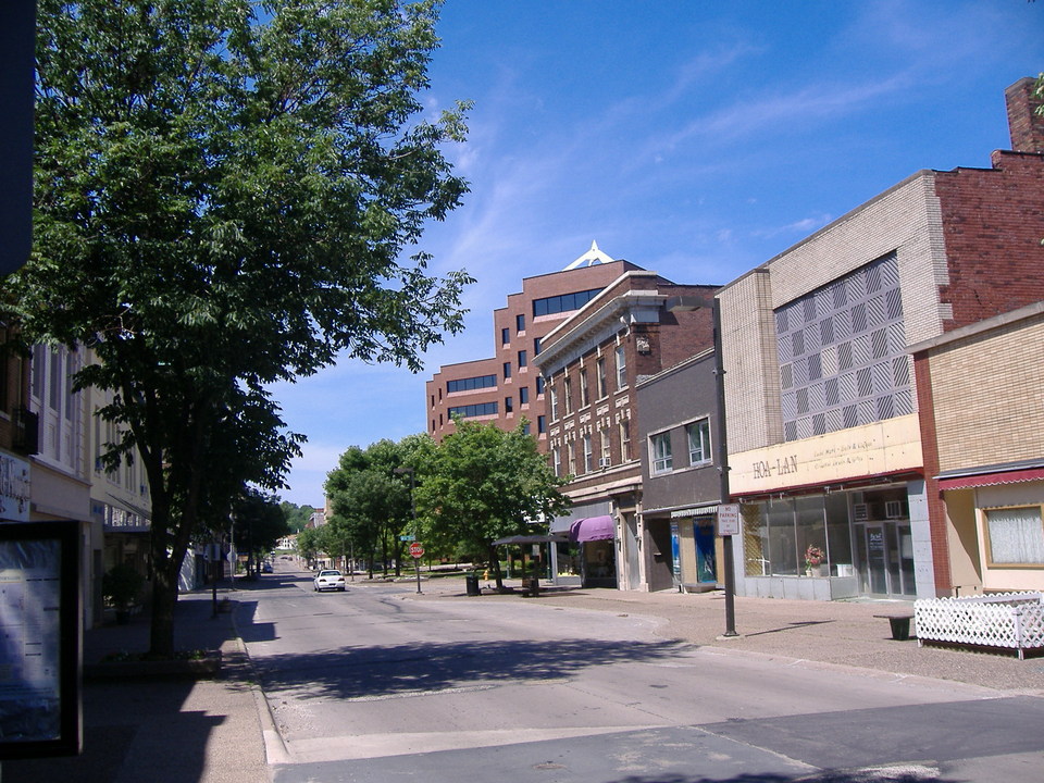 Moline, IL: Downtown facing west