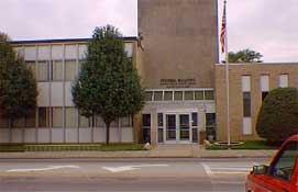 Benton, IL: Federal Courthouse in Benton