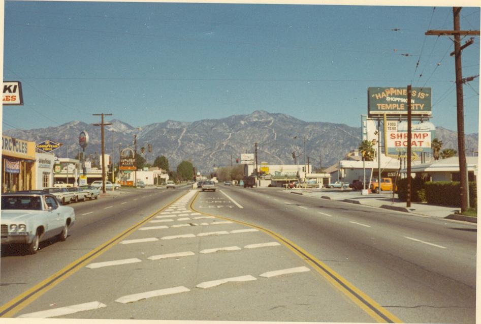 Temple City, CA: Rosemead Blvd looking North at Las Tunas circa 1970