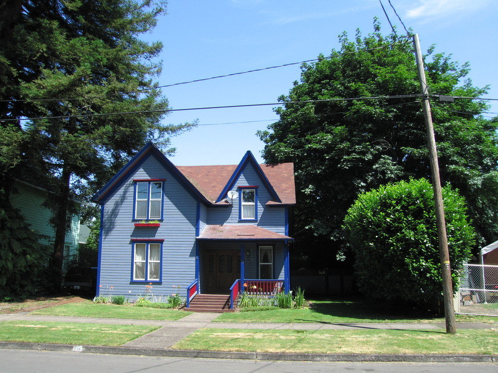 Cottage Grove, OR: Colorful House Cottage Grove OR