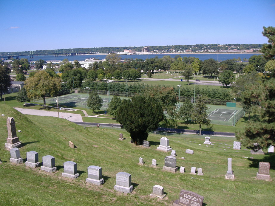Moline, IL: Riverside cemetery hillside