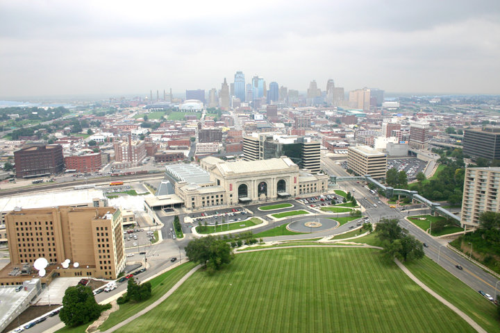 Kansas City, MO: Union Station & Down Tow from Liberty Memorial