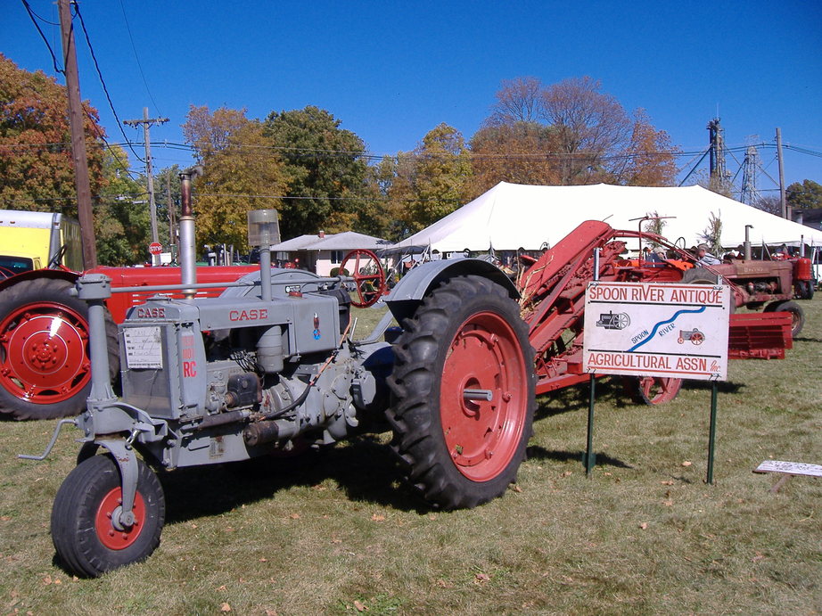 Knoxville, IL: Tractor show