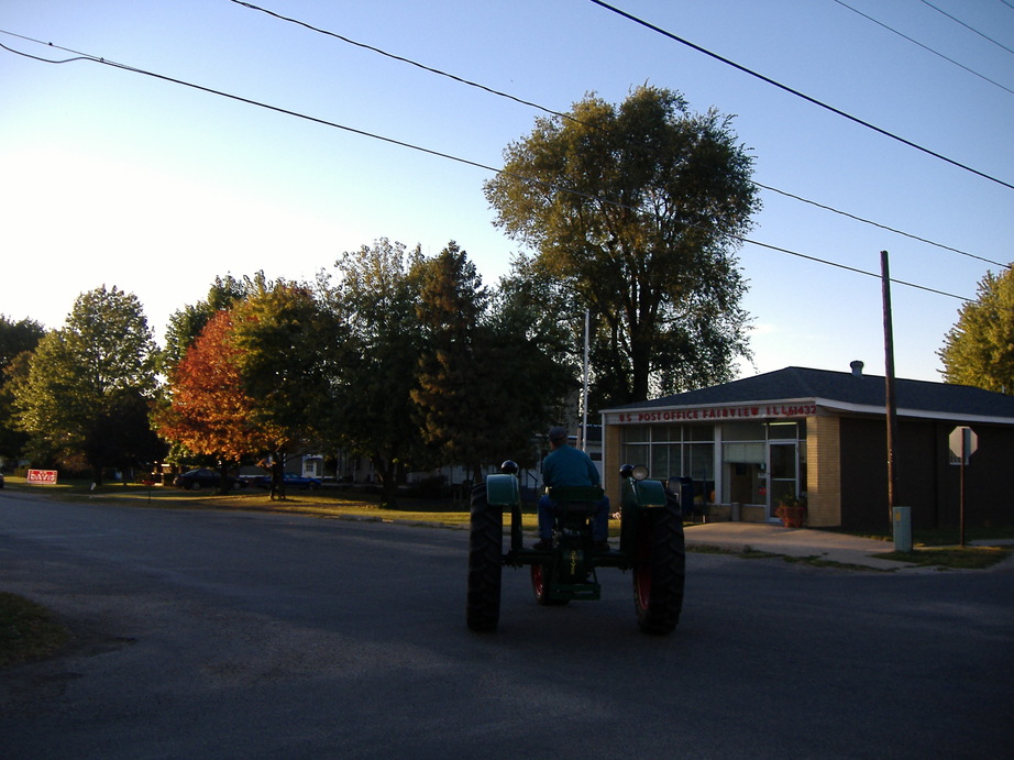 Fairview, IL: Heavy traffic downtown