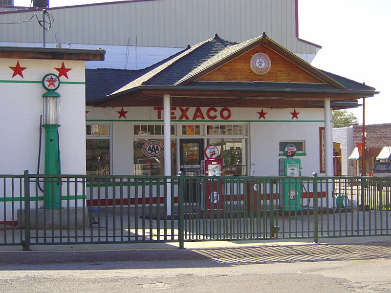 Warsaw, MO: the old Texaco on Main St. in Warsaw, MO.