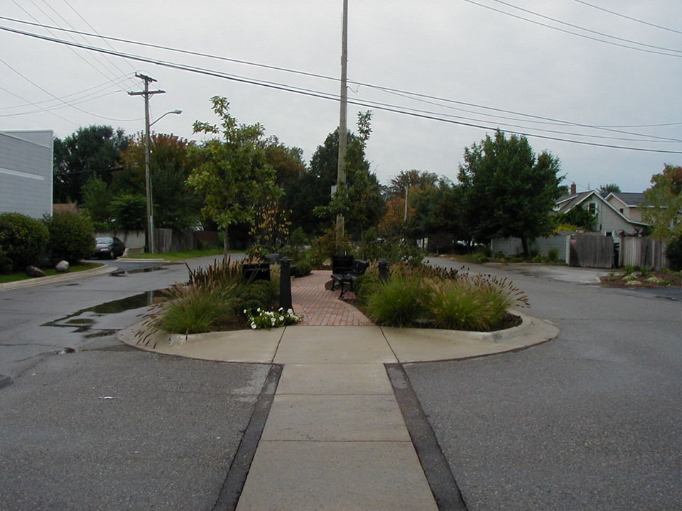 Keego Harbor, MI: Veteran's memorial Plaza