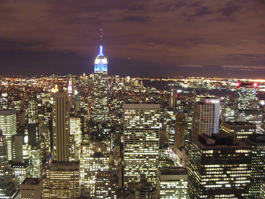 New York, NY: Empire State Building at night