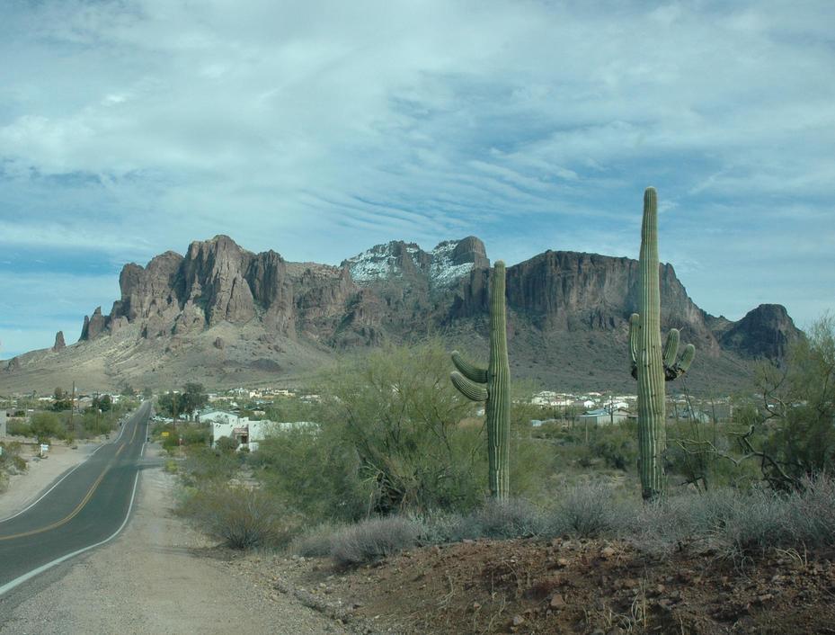 Apache Junction, AZ: Superstition Mountains.