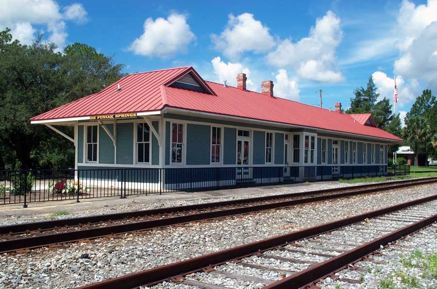 De Funiak Springs, FL: The old Train station of De Funiak Springs,
