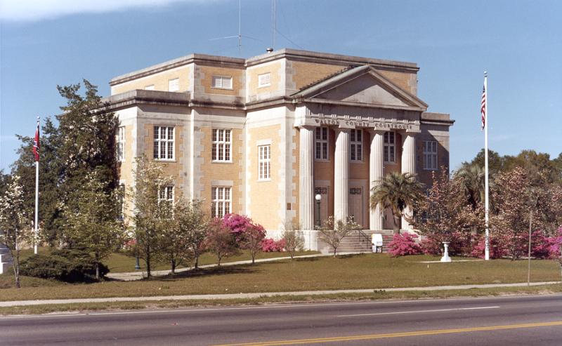 De Funiak Springs, FL: The Walton County Courthouse.