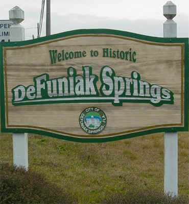 De Funiak Springs, FL: The Sign welcoming you to De Funiak Springs