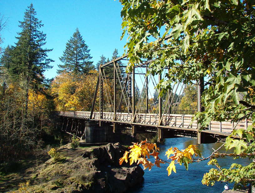 Mill City, OR: Old trestle walking bridge