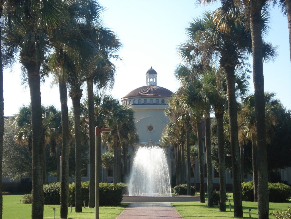 Valdosta, GA: valdosta state university pathway (front lawn)