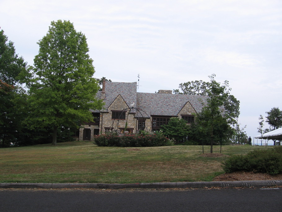 Oakville, MO: House in Bee Tree Park