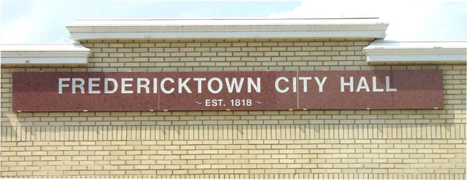 Fredericktown, MO: Fredericktown City Hall sign