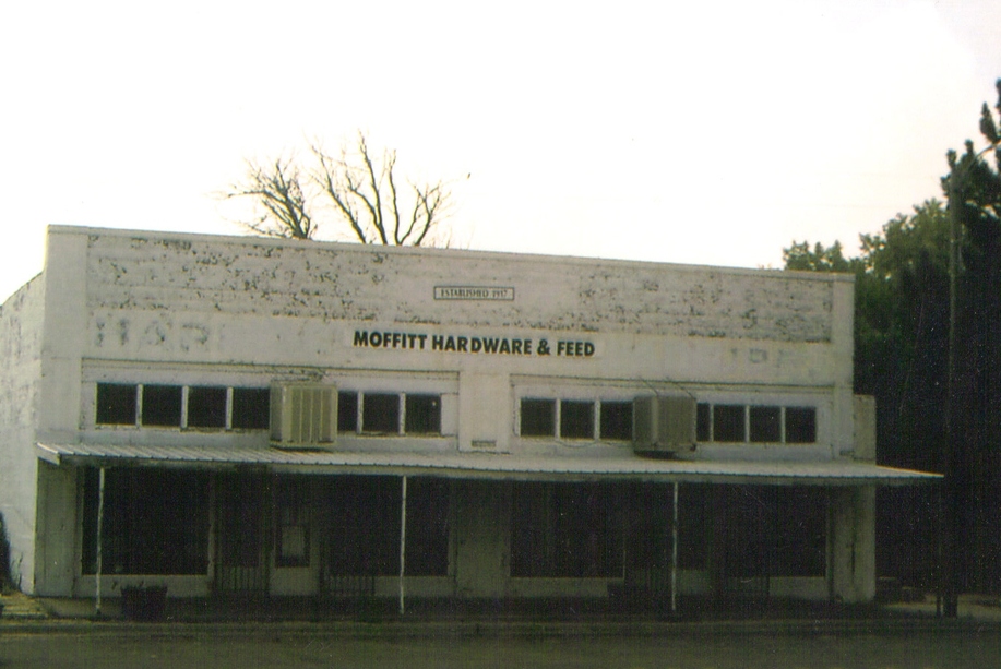 Hedley, TX: Moffit Hardware Store in Downtown Hedley